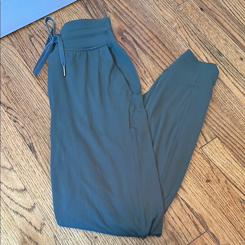 Lululemon- Ready to Rulu, full length jogger Size 4